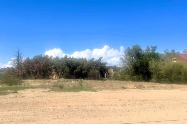 This vacant land is situated in the most popular residential area of Prieska!
Next to this piece of land is a very neat townhouse ...