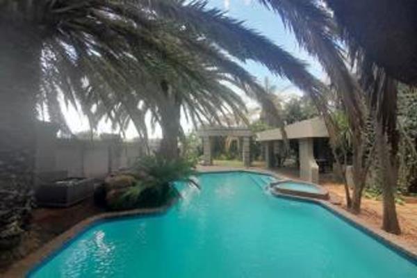 Set in an exclusive area in The Vaal.
Designed to enjoy maximum light and space.
Spectacular pool and entertainment area perfect for ...