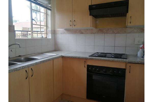 For Rent: Spacious 3-Bedroom Family Simplex in Wilgeheuwel
This charming 3-bedroom ...