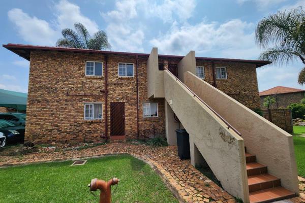 This unit is situated on a well maintained complex in Moreleta Park.

It is close to main access routes and a shopping centre.

It ...