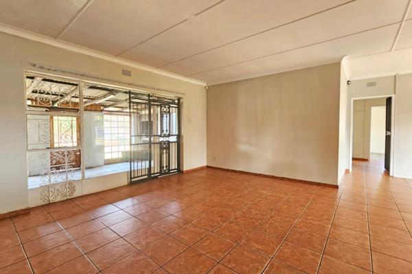 Family Home with separate Charming Cottage within walking distance of Laerskool President Steyn

This property offers 3 Bedrooms, 1 ...