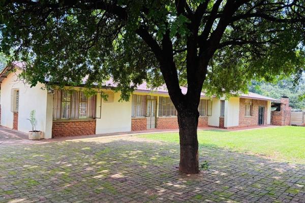 Located in the sought-after Trim Park suburb of Mokopane, this expansive property offers a perfect blend of comfort, functionality, and ...