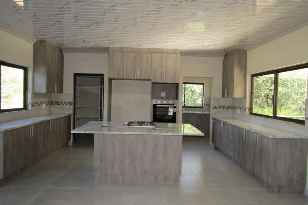 Experience contemporary living in the heart of the bushveld with this newly built home in Kwaggasvlakte Eco Estate. This property ...