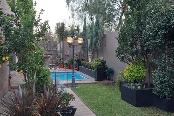 Set in an upmarket complex in an exclusive area in The Vaal.
This double story is undoubtedly the single most splendid in this ...