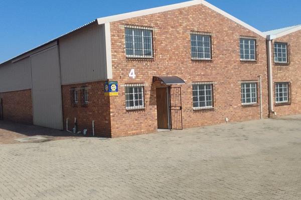 260 m&#178; factory To Let in clean secure complex in Dunswart Boksburg. this unit is very neat and has a level factory floor 
with ...