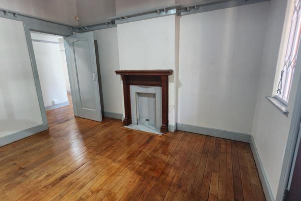 (For working individuals only)

Features 
- Private Room (Bar fridge included)
- ...