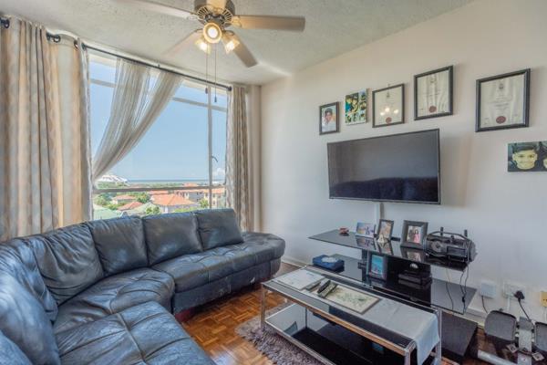 This neat and tidy apartment, located in the heart of Florida Road, offers stunning sea ...