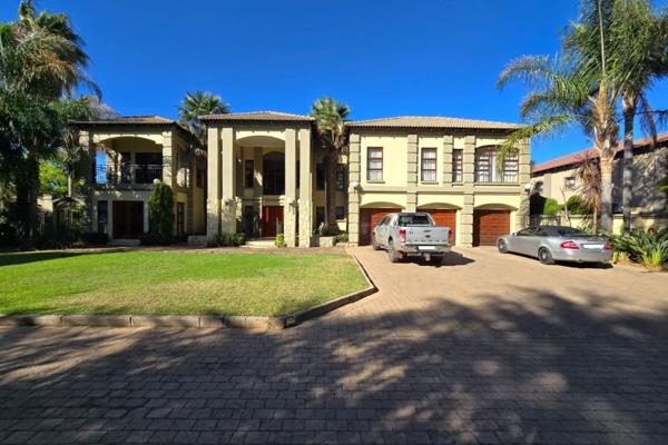 The well maintained Estate includes this majestic Tuscany style home, which is situated in the sought after area of SW5 proper!
Upon ...