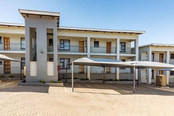 This stunning 2-bedroom apartment in the heart of Witpoortjie, Roodepoort, is an ...