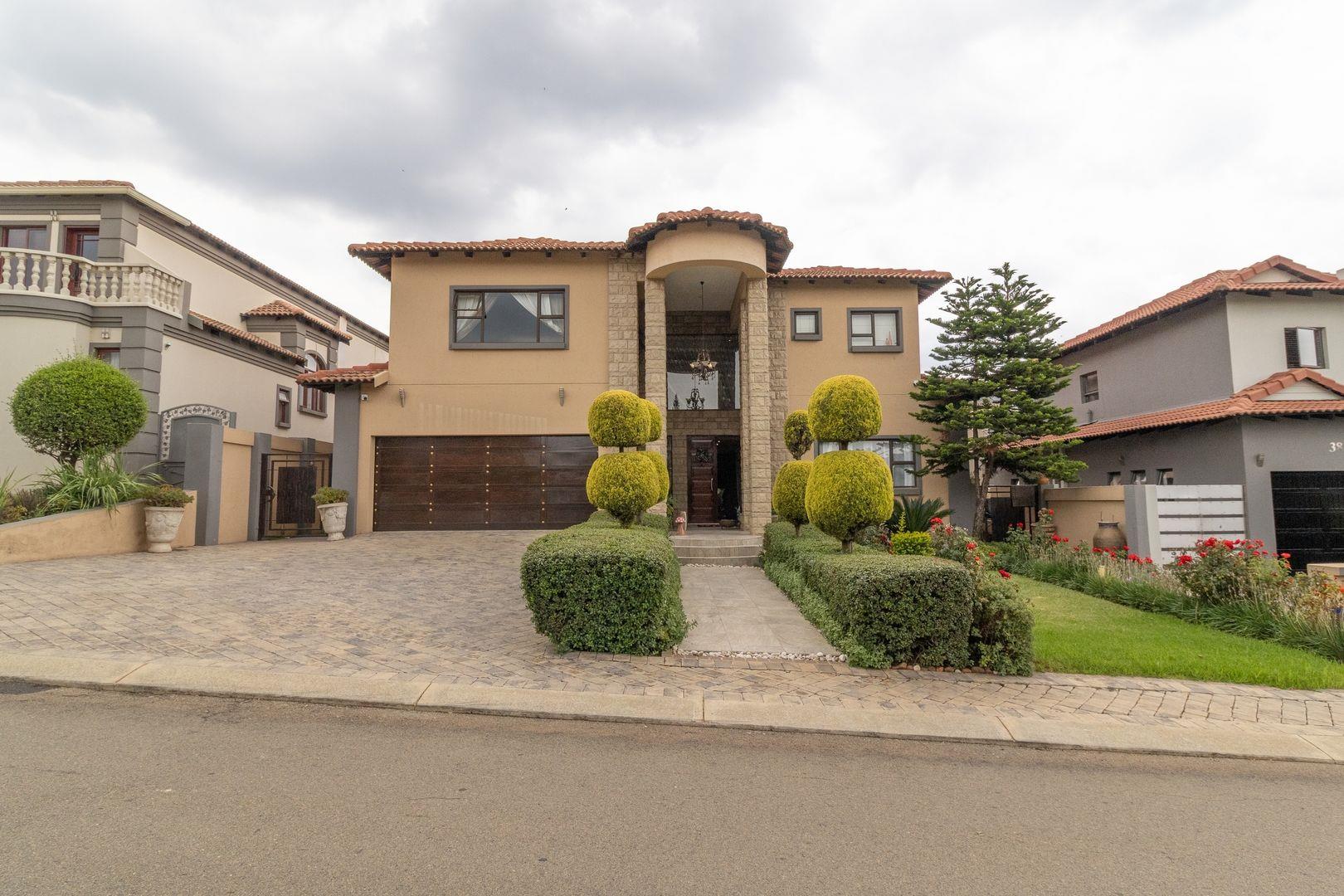 4 Bedroom House for sale in Aspen Hills - 36 Honeybush Crescent