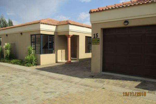 Beautiful Modern TownHouse to Rent:

3 Bedrooms
2 Bathrooms
Open Plan Kitchen and Lounge Area
1 Garage
1 Carport
Prepaid ...