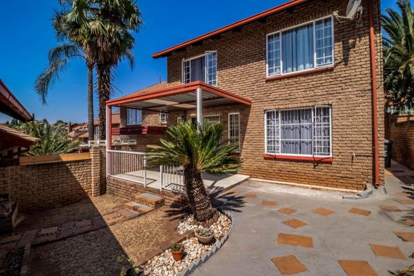 Going on Auction: Wednesday 26 March 2025
Reserve Price: R1 635 000.00 (All offers will be reviewed)
Expected Opening Bid: R1 600 ...