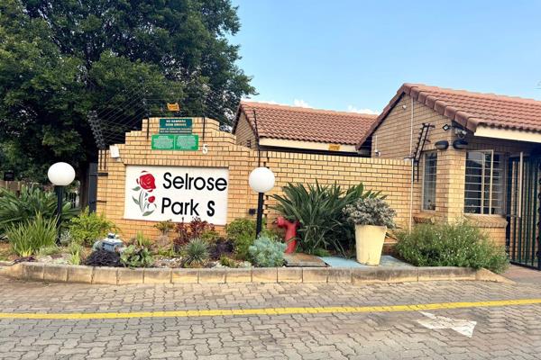 **** EXCLUSIVE MANDATE****

Stunning 2-Bedroom, 2-Bathroom 129 square meter Townhouse in Selrose Park Retirement Village, Equestria – A ...