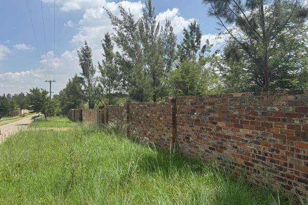 This 2.3-hectare corner plot presents a significant opportunity. The property features a main house residence comprising aluminium ...