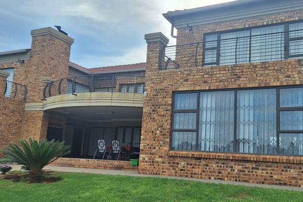 2.98 Ha - Riverproperty on the Vaalriver - Vanderbijlpark
What a neat and beautiful property(well kept)
3 Phase electricity - with ...