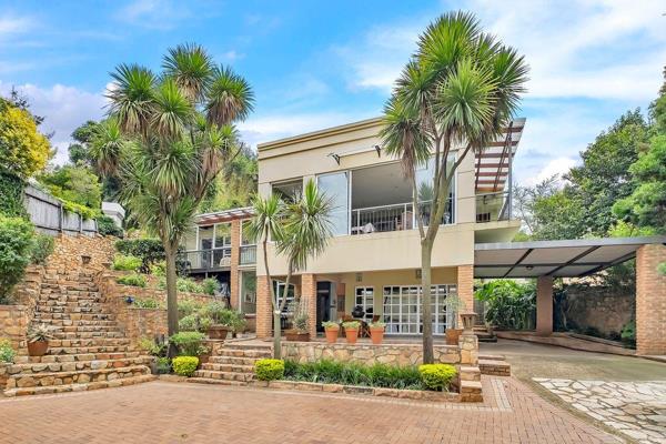 Perched in the heart of Emmarentia, this exquisite home offers unparalleled panoramic views stretching over the scenic landscapes of ...