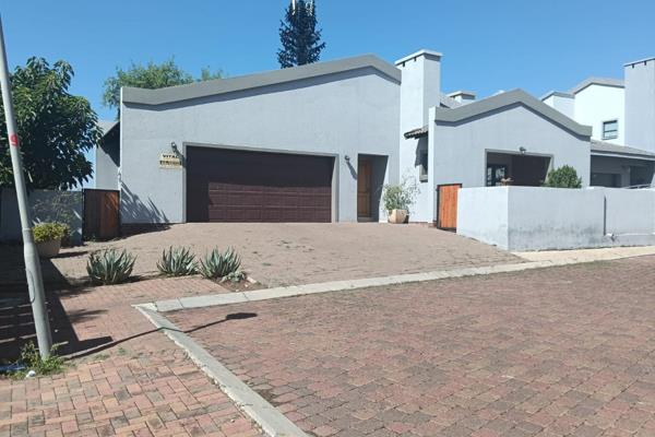 Just so Beautiful!!!
Beautiful home with 3 bedrooms, 2 bathrooms, lovely open plan ...