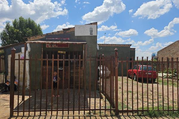 Great property for sale in Bloem site 2, Peter Swart  

This property is great for a small family or a person looking for an ...