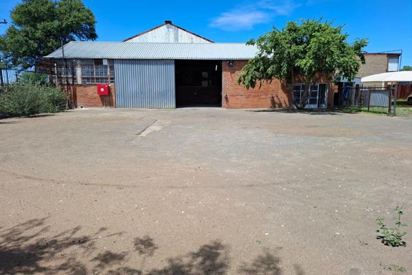 Neat warehouse with single office  &amp; walk in safe. Secured yard.3 phase power.Ideal for workshop/storage.3 x shade net parking bays