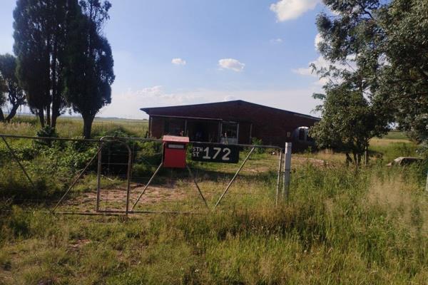 4.7ha of vacant land in Vischkuil  Agricultural Holding . There is an old, dilapidated house on the property which can be rebuilt or ...