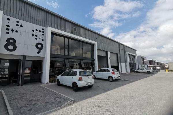 This well-located warehouse unit in Rio Park, Stikland Industrial, offers excellent ...