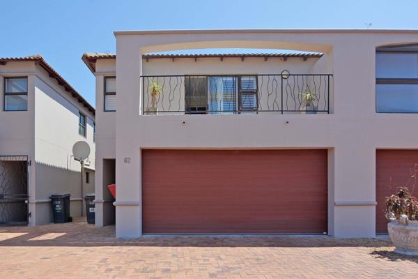 In one of the most sought after areas in Blouberg, Big Bay, you will find this large 3 bedroomed duplex which is walking distance to ...