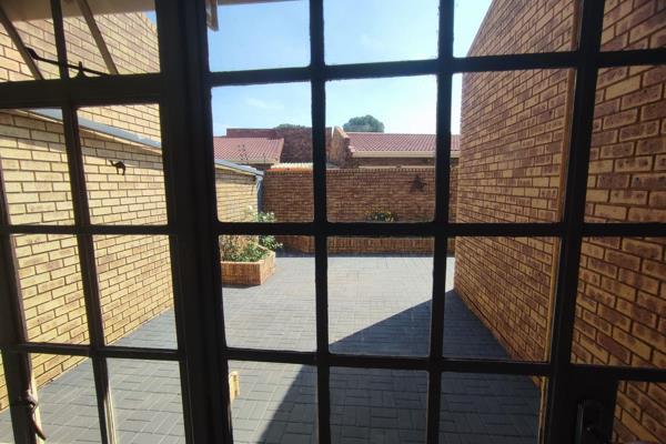 This immaculate, low-maintenance face brick townhouse is located in the sought-after area of Three Rivers, Vereeniging. Perfectly ...