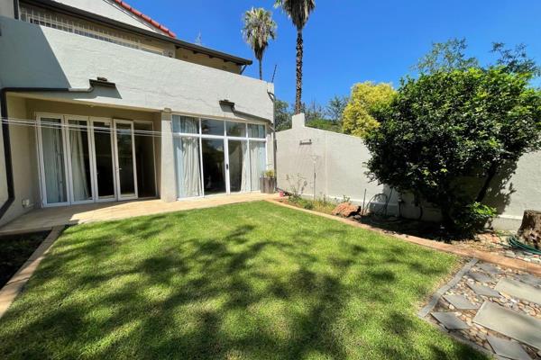 Vista Mews
Spacious double storey townhouse!
Large reception areas leading out to private garden – pets welcome!
Separate kitchen with ...