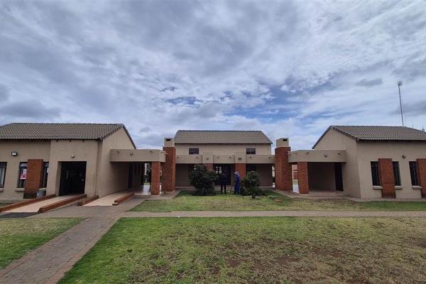 1 Bedroom Apartment for Sale in The Orchards – Akasia, Pretoria
FOR SALE: R 380,000

Located at Park Crescent in The Orchards, Akasia ...