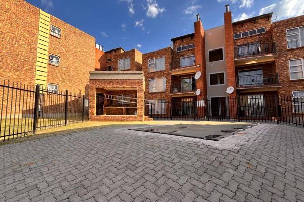 This modern 2-bedroom, 2-bathroom ground floor apartment is ideally located in Halfway House, Midrand, offering both convenience and ...