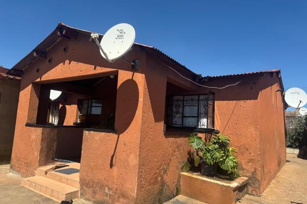 This charming two-bedroom house is for sale., making R9500 per month. The property features two comfortable bedrooms with ample natural ...