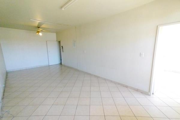 Secure lockup &amp; go 2.5 Bedroom 2 Bathroom, situated on the Ground Floor.

Well located walking distance to all amenities, Yaseens ...