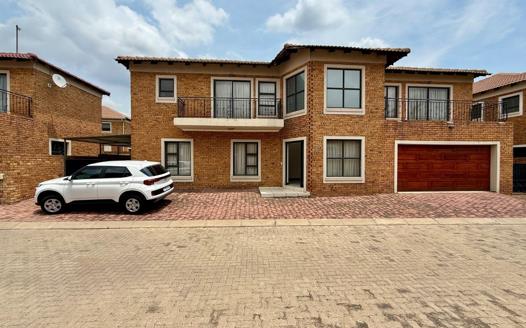 3 Bedroom Townhouse for sale in New Market Park