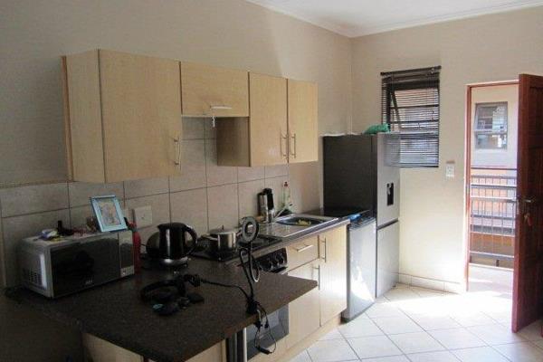 This very neat and ready to move in unit is waiting for it&#39;s new owner.
This lock up and go unit has a vehicle parking bay and is ...