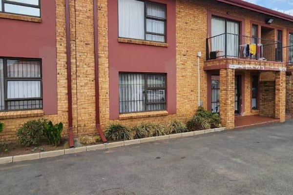 Situated in the heart of Brackendowns, this well-maintained townhouse offers comfortable ...