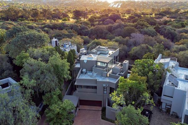 Welcome to one of the best views in Johannesburg with an equally remarkable home to ...