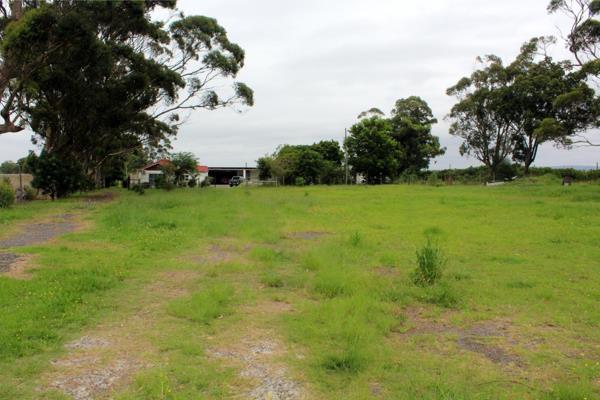 Cove Ridge smallholding - Valuable small holding, two portions, totaling 8264m2. 

Potential to develop site for multiple uses and ...