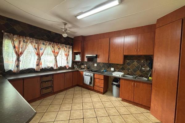 SOLE MANDATE Four bedroom house with flatlet for sale in Florauna.
This stunning 4-bedroom home in Florauna features a spacious patio ...