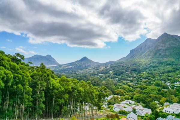 Perched high up in the highly sought after Constantia Nek Estate this magnificent plot of  1573m2 commands breathtaking views of the ...