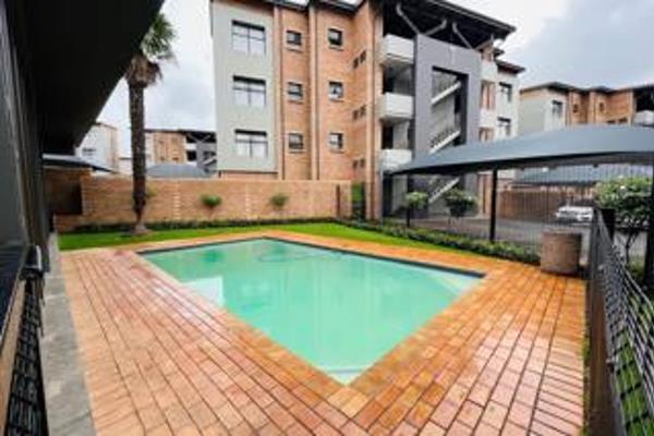 A prestigious residential complex located in the heart of Boksburg, just moments from East Rand Mall. This exquisite apartment features ...