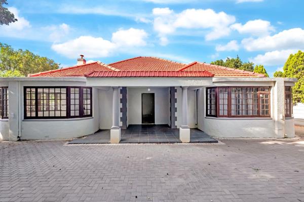 A Canvas for Your Dream Home in the Heart of Greenside

Nestled in the vibrant heart of Greenside, just a short stroll from Greenside ...