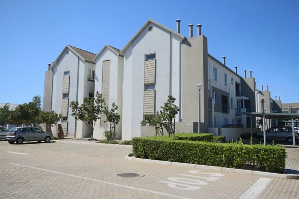 Upmarket 1 bedroom unit with braai!
Modern, neat unit in popular complex!
Best ...