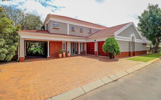 4 Bedroom House for sale in Bedfordview