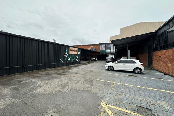 This 970sqm free-standing industrial property, located in Strijdompark, is available to ...