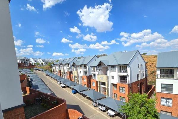 Modern 3-Bedroom Unit in the Heart of Oakdene, A Cut Above the Rest!

Why Buy?

Three ...
