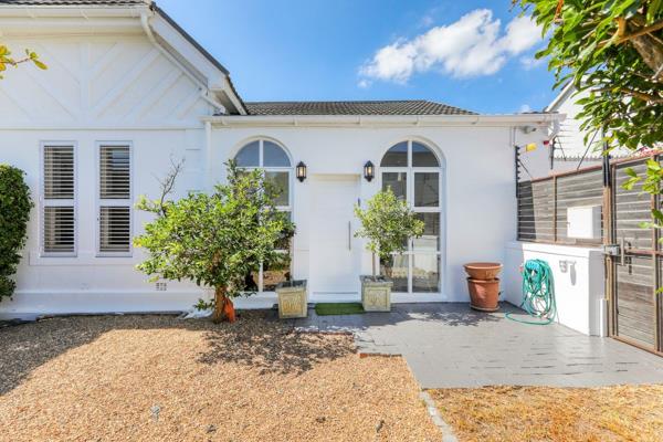 Looking for the perfect home in the heart of Sea Point? This light and bright free-standing house offers the best of coastal living ...