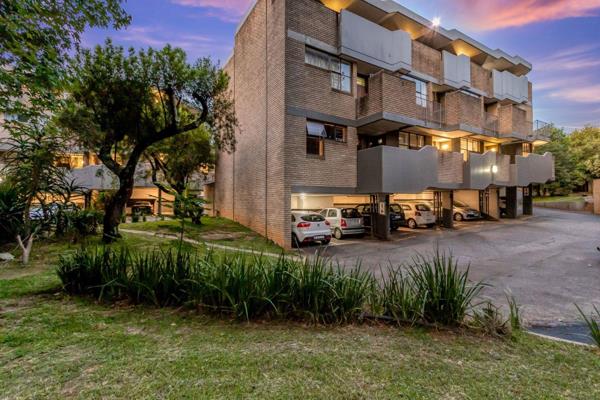 This apartment offers a luxurious and comfortable lifestyle, situated in a highly secure, pet-friendly complex with a range of top-tier ...