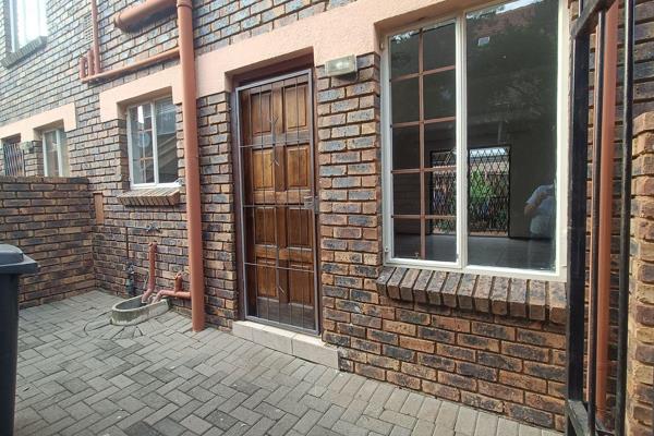 This lovely duplex is a lock-up and go and will be ideal for a single person or a young married couple.

Open plan Lounge and Dining ...