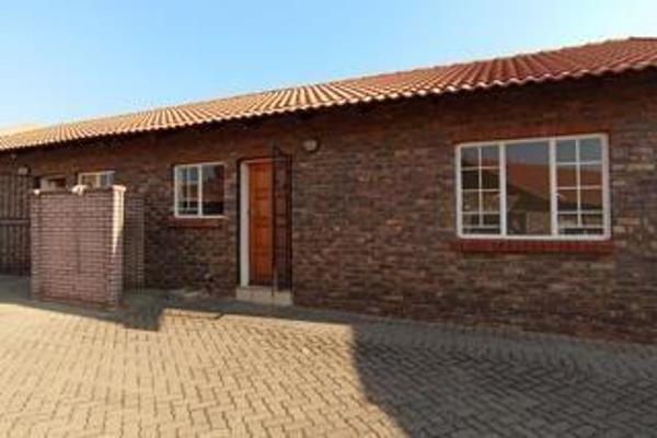 Welcome to this charming and cozy home in The Orchards, located just north of Pretoria. This property is perfect for first-time buyers ...