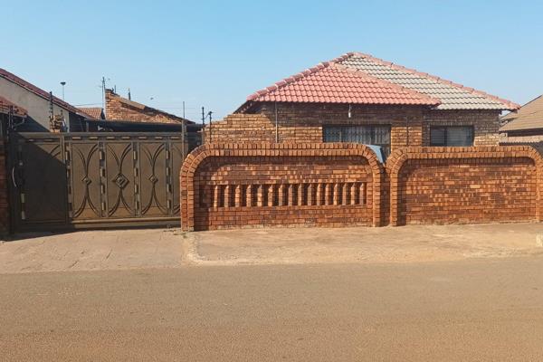 &quot;Looking for your dream home in Katlehong?

Look no further! introducing our stunning 3 Bedroom house in Katlehong is available ...